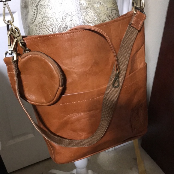 Berliner Sofia leather crossbody bag with 2 outside slip pockets and pouch. NWOT - Picture 14 of 14